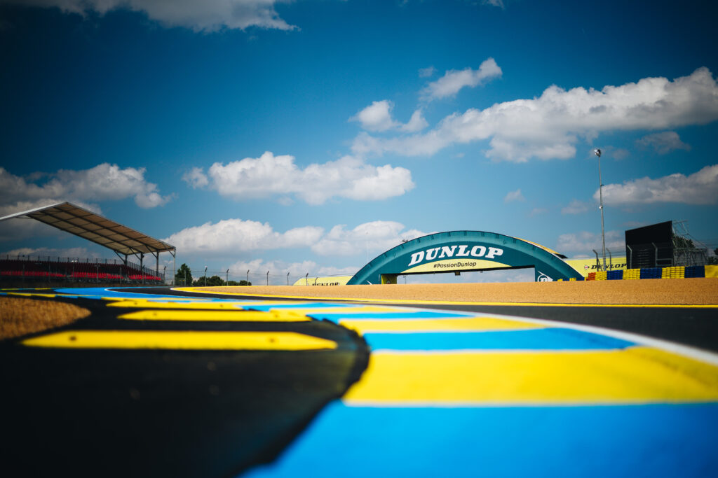 virage Dunlop des circuits des 24h du Mans pour actualité de Clément MATEU au volant d'une Ligier European Series